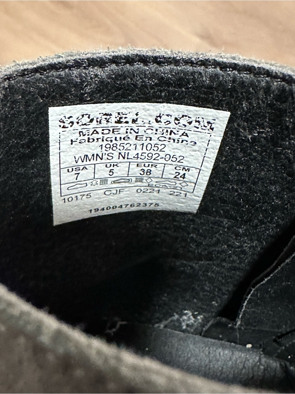 Sorel Gray Leather Ankle Boots with Wedge Heals, Zipper and Black Lug Sole - Picture 4 of 7